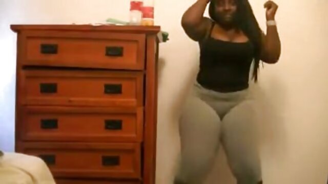 A brasileiras coroas gostosas cabra submissa, Lady Milf, faz uma orgia com sexo duplo.