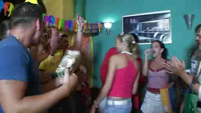 Masturbando-se no clube, na casa de banho sexo com coroas gordas brasileiras