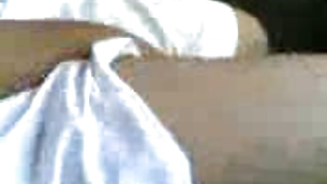 Porque é que a Aella Rae iria querer vestir algo menos roupa justa, quando se trata de Mamas tão grandes? Claro que nua é o melhor aspecto de tudo nesta mãe busty. Vê como ela se brinca com um videos caseiros com coroas brinquedo vibratório enquanto ela tira o sutiã e as cuecas e trabalha na sua rata de cor creme.