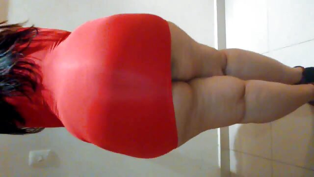 Prender o rei Veronica trabalha como ama num vídeos de sexo grátis com coroas navio